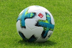 ac米兰球队官网-战术革新：现代足球中的“空间控制”战略