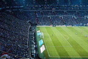 米兰体育在线登录-生活方式变革：职业球员的现代健康生活，球员生活照