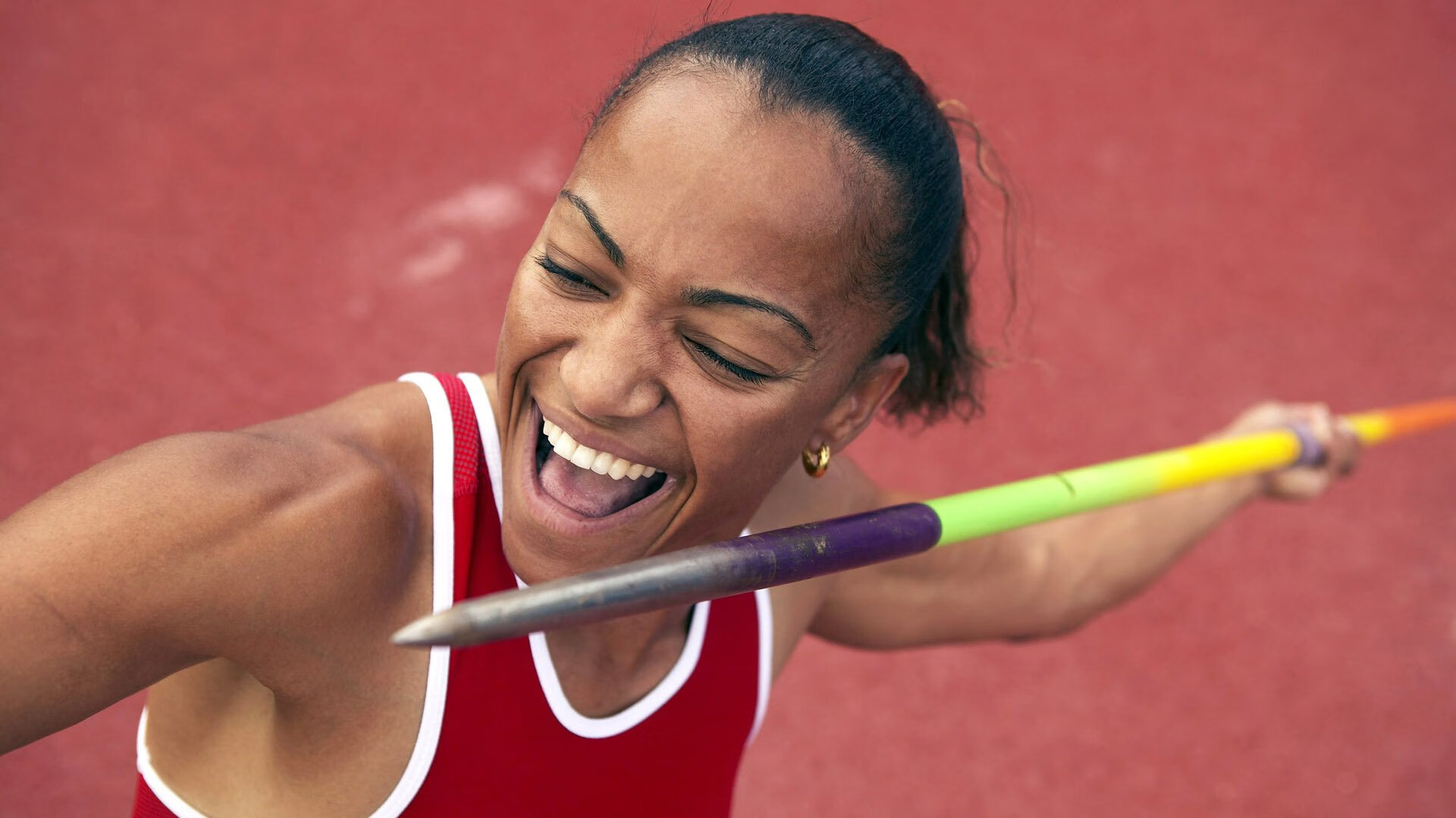 世界杯球迷村日夜不息 各国球迷交换球衣成社交常态