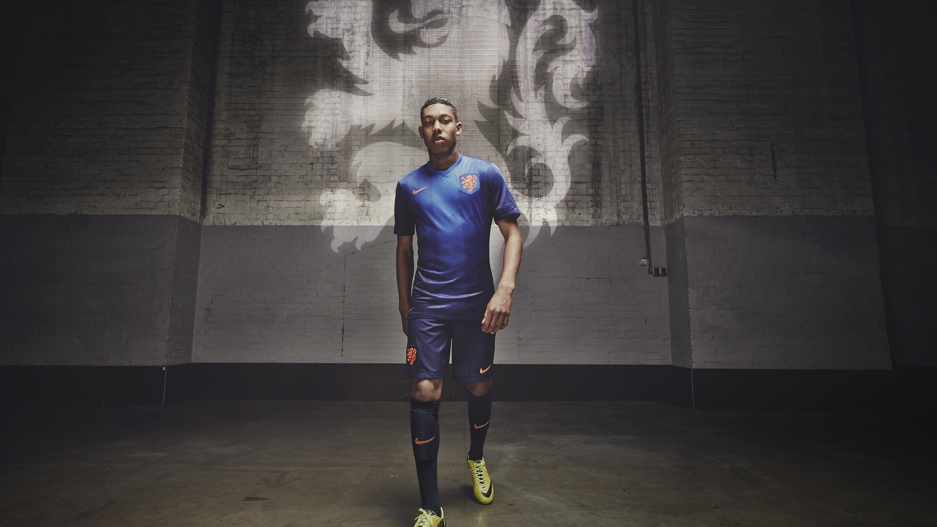 世界足坛最新转会动态公布